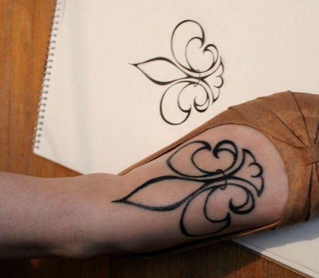 originales 3 - Tatuajes de flores de lis