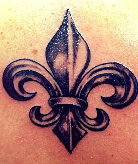50 Ideas de Tatuajes de Flores de Lis y sus Significados