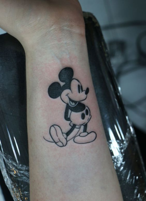 tatuajes de miki en la muñeca 5 - Tatuajes de mickey mouse y disney