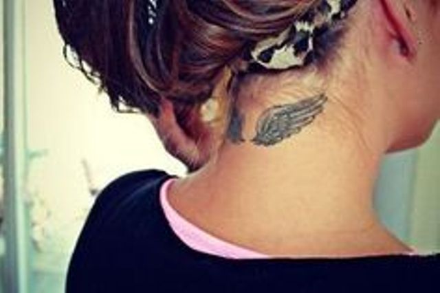 alas en cuello 10 - Tatuajes de alas