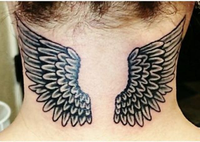alas en cuello 12 - Tatuajes de alas