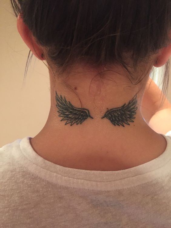 alas en cuello 3 - Tatuajes de alas
