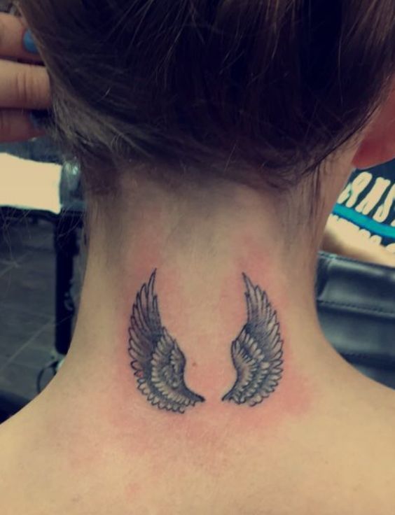 alas en cuello 6 - Tatuajes de alas