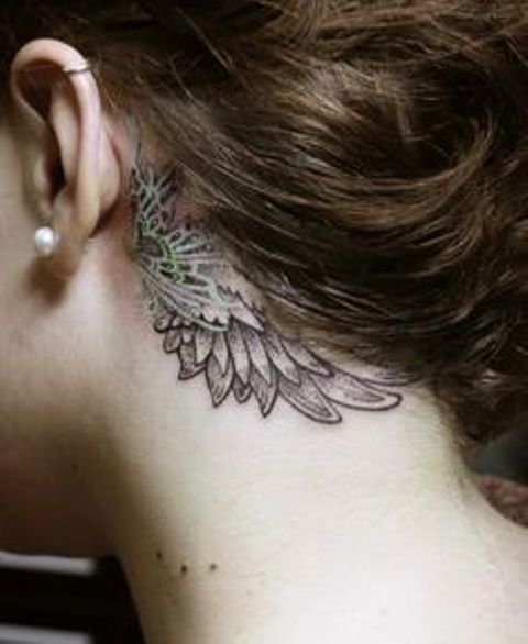 alas en cuello 7 - Tatuajes de alas
