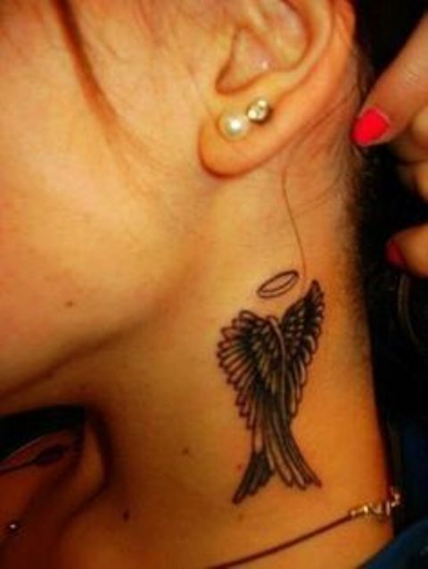 alas en cuello 9 - Tatuajes de alas