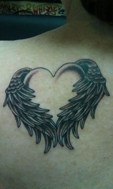 con corazon 4 - Tatuajes de alas