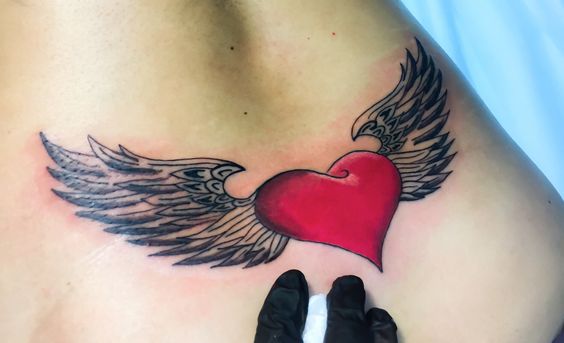 con corazon 5 - Tatuajes de alas