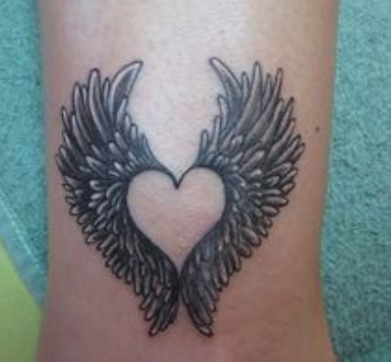 con corazon - Tatuajes de alas
