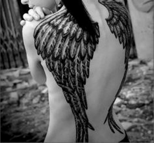 en la espalda 1 - Tatuajes de alas