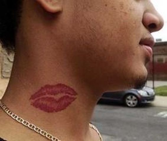 cuelloo 1 1 - Tatuajes de labios