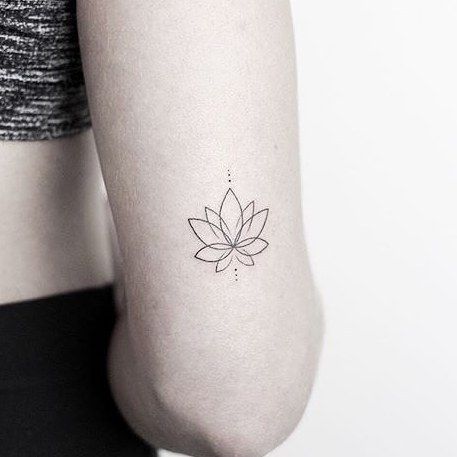 de flores 10 - Tatuajes minimalistas
