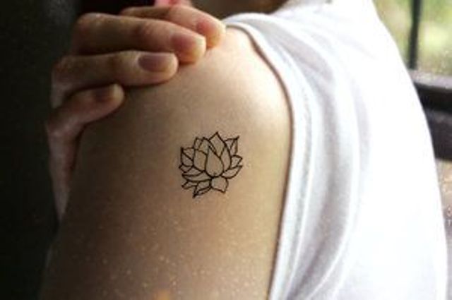 de flores 4 - Tatuajes minimalistas