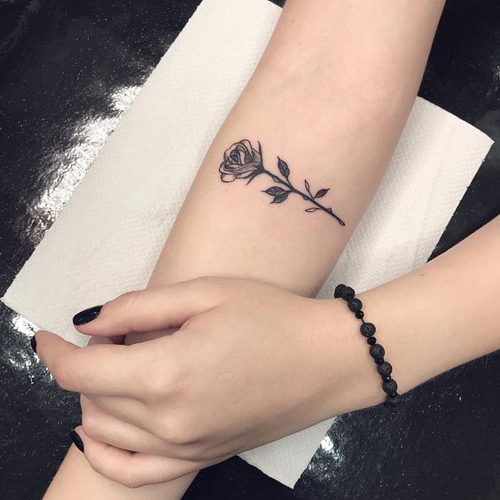 de flores 9 - Tatuajes minimalistas