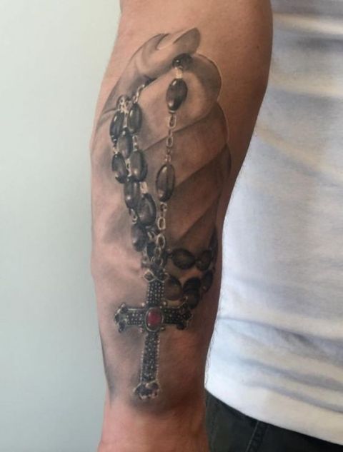manos con rosario 3 - tatuajes en la mano