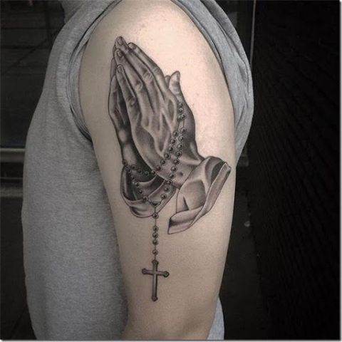 manos con rosario 4 - tatuajes en la mano