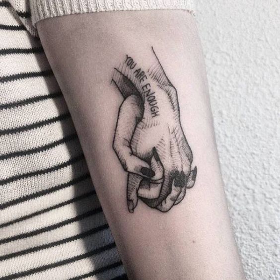 manos entrelazadas 7 - tatuajes en la mano