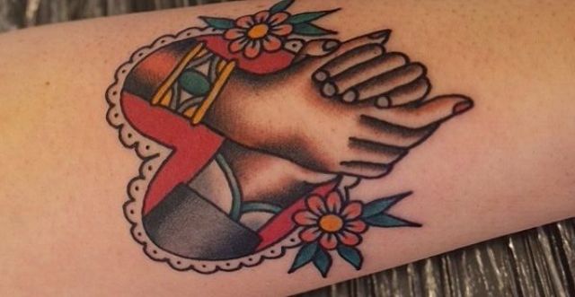 manos unidas 1 - tatuajes en la mano