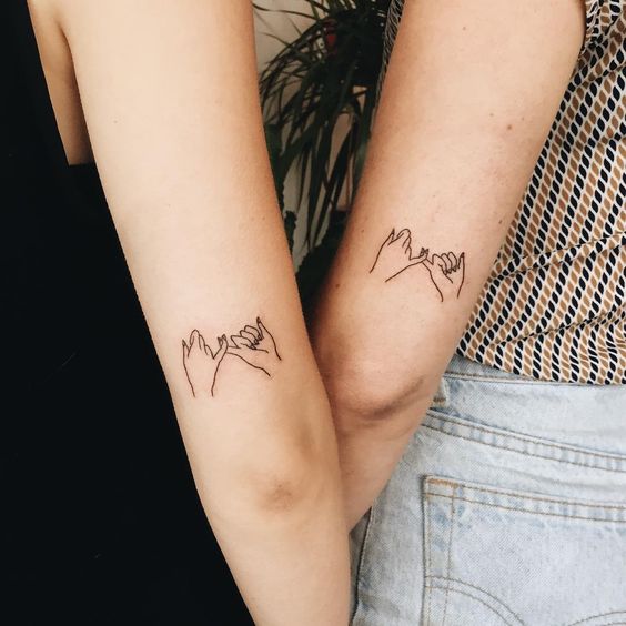 manos unidas 6 - tatuajes en la mano