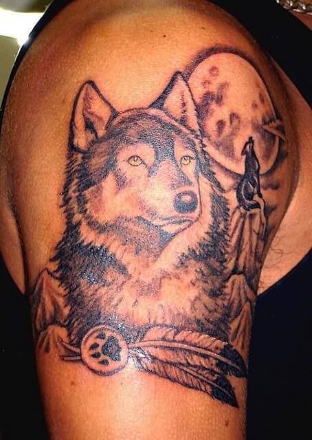 tauajes lobos luna 2 - tatuajes de lobos