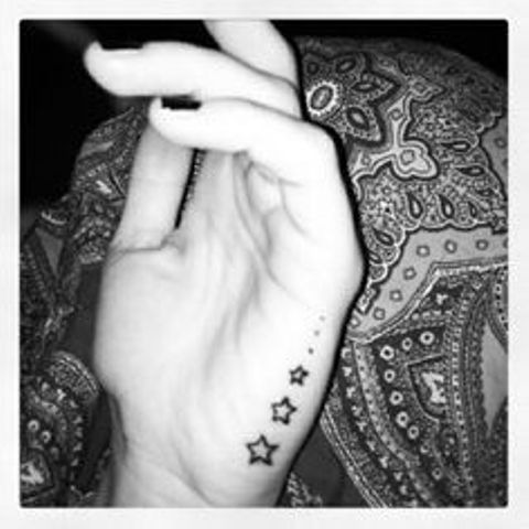 en la mano estrellas 5 - tatuajes en la mano