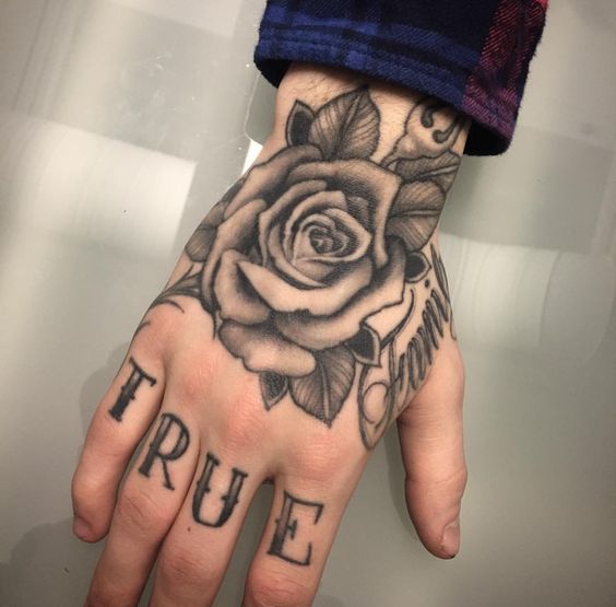 en la mano letras 7 - tatuajes para hombres