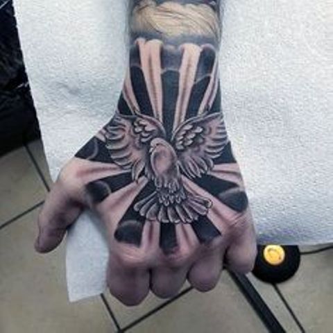 en la mano para hombres 2 - tatuajes en la mano