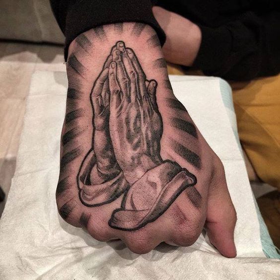 en la mano para hombres 4 - tatuajes en la mano