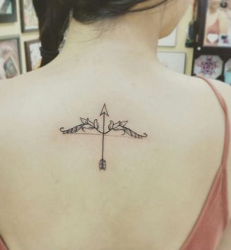 flechas para mujeres - tatuajes de guitarras