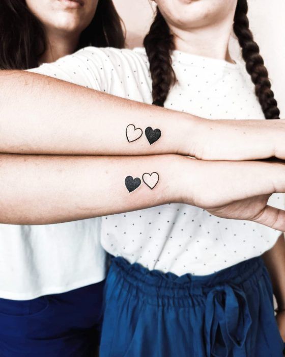 hermanas bonitos 6 - tatuajes de plumas