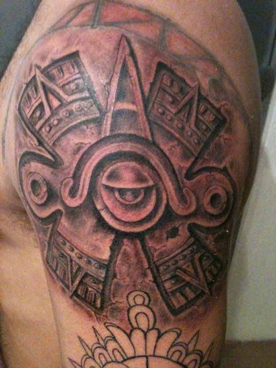 hombro azteca 6 - Tatuajes en el hombro