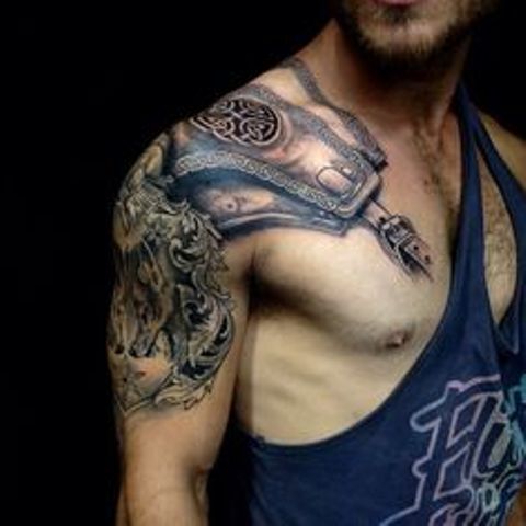 hombro para hombres - Tatuajes en el hombro