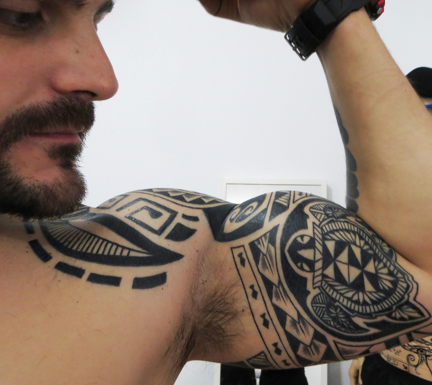 hombro y biceps 1 - Tatuajes en el hombro