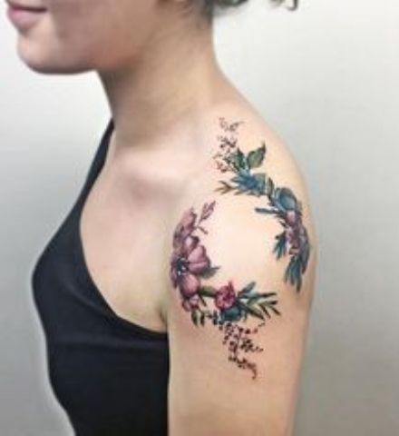 mujeres en colores 4 - Tatuajes en el hombro