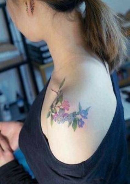 mujeres en colores 6 - Tatuajes en el hombro