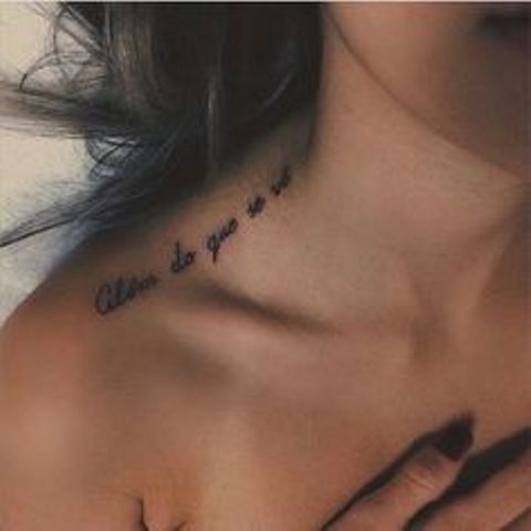 mujeres frases 2 - Tatuajes en el hombro