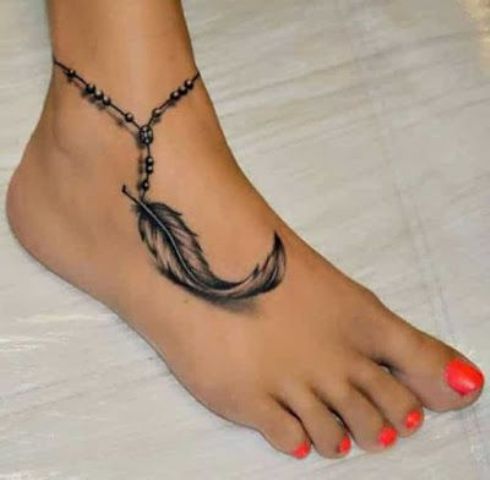 tobillo mujeres pluma 3 - Tatuajes en el tobillo