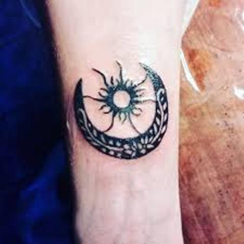 pequeños de sol y luna 5 - Tatuajes de sol y luna