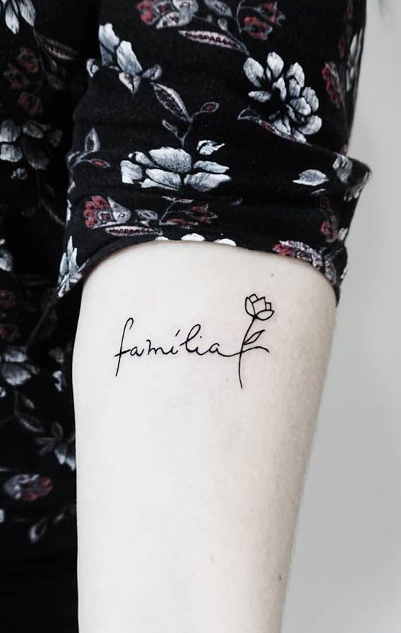 palabra familia 4 - tatuajes para hermanas