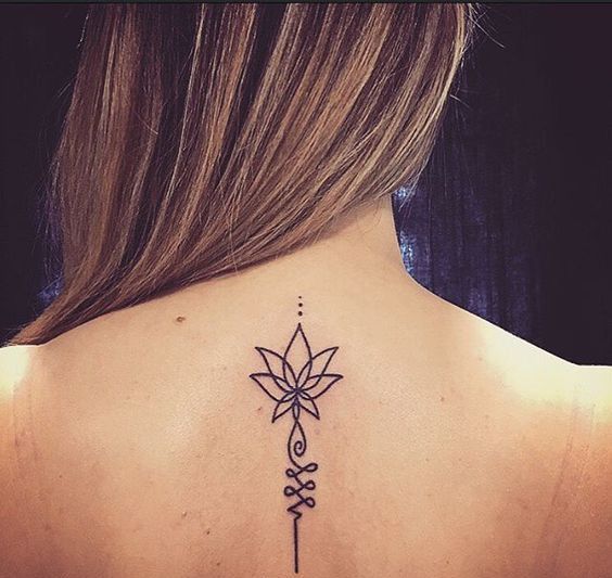 unalome con flor de lotto 5 - Tatuajes de linea de la vida