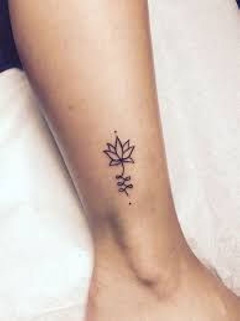 unalome con flor de lotto 8 - Tatuajes de Unalome