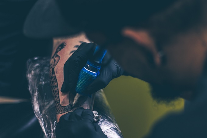 pexels photo 428105 - tatuajes de código de barras