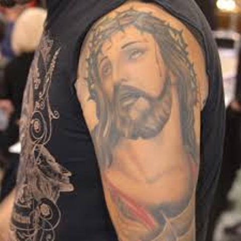 brazo para hombres 2 - tatuajes religiosos