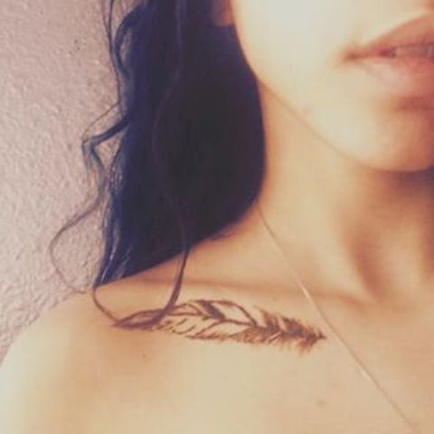 clavicula para mujeres 6 - tatuajes en la clavícula