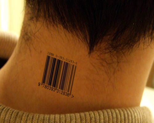 codigos de barra en el cuello 1 - tatuajes de código de barras