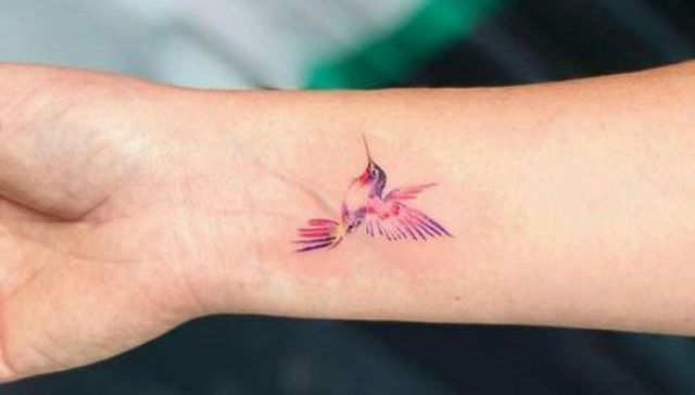 67 Tatuajes de Colibrí: Ideas y Significados - Tatuajes Geniales colibri pequeños 4 - tatuajes de colibrí