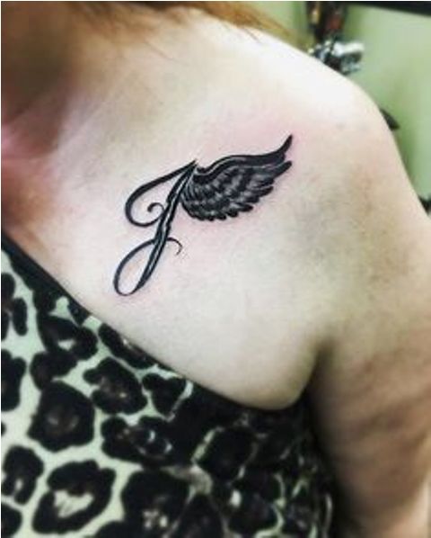 letras en la clavicula 7 - tatuajes en la clavícula