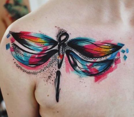 libelulas pecho 2 - tatuajes de libélulas