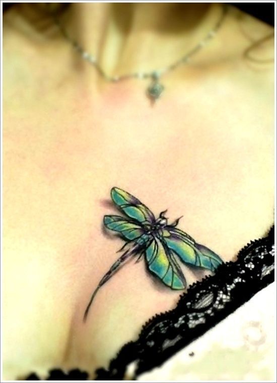 libelulas pecho 4 - tatuajes de libélulas