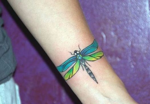 muñeca y mano 4 - tatuajes de libélulas