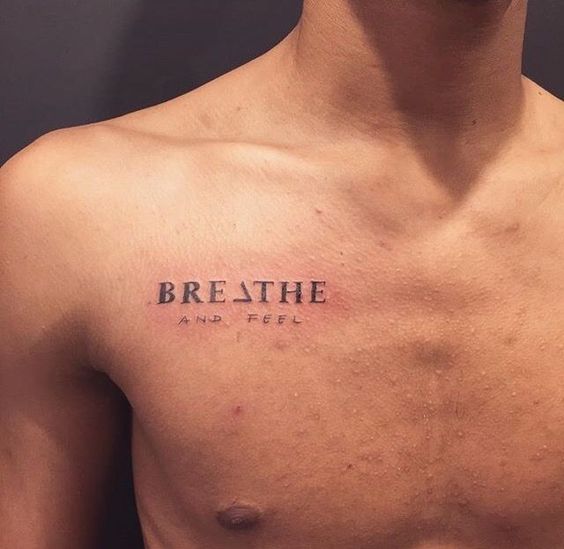 nombres en la clavicula 2 - tatuajes para hombres